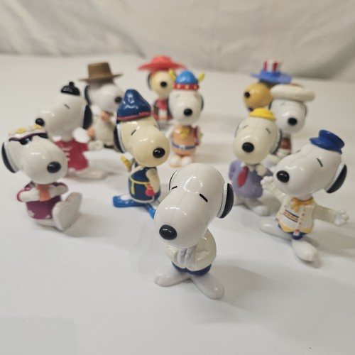 Mcdonald snoopy world tour - world,