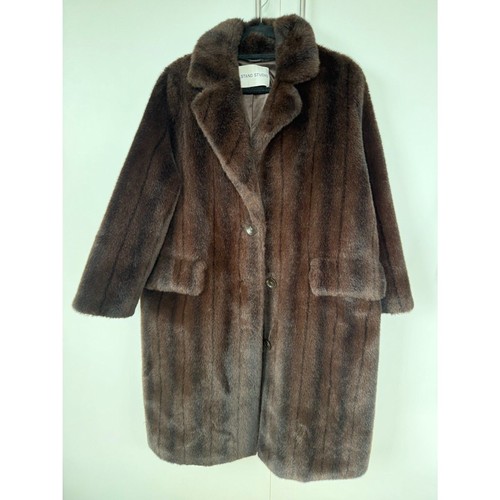 Stand studio brown faux fur - studio,