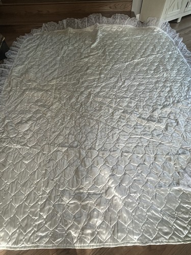 Vtg cream lace trim quilted - vtg,