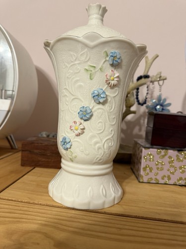 Belleek nairn covered - belleek,