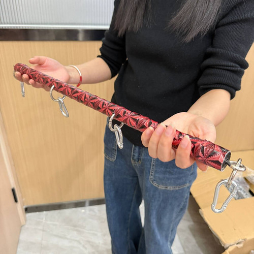 Red open leg spreader bar - red,