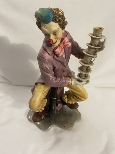 Leonardo circus comes town - leonardo, to