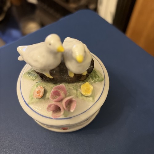 Round trinket box love - round,