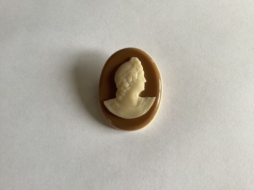 Vintage early plastic cameo - plastic,