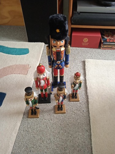 Wooden nutcracker soldiers - 5,