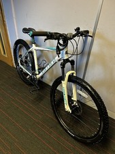 Carrera Vengeance Woman’s Mint CONDITION 18”Frame 27.5”wheels + Accesories