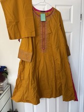 Woman’s Junaid Jamshed 2 Piece Kurta Set  Size Medium Brand New