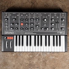 Moog Grandmother Dark Edition