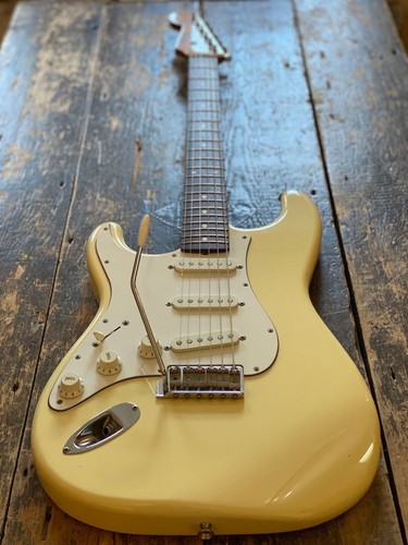 Fender left handed - left,