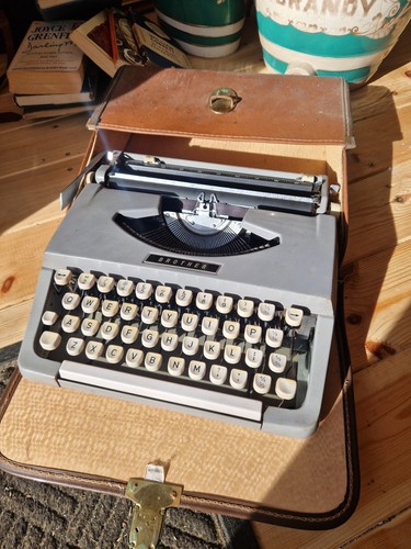 Brother typewriter with case - typewriter,