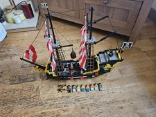 Lego 6285 Black Seas Barracuda set Just Missing  One Flag with All minifigures