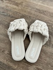 Schuh Beige Quilted Slider