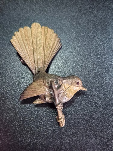 Vintage new zealand bronze - vintage,