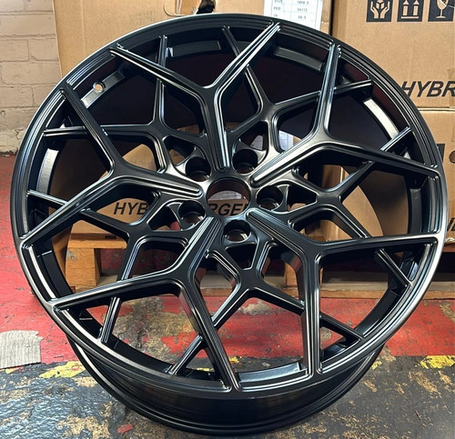 Black alloy wheels - 22",