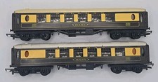 2X TRIANG OO GAUGE PULLMAN CHOC CREAM PASSENGER COACHES CARRIAGES MARY
