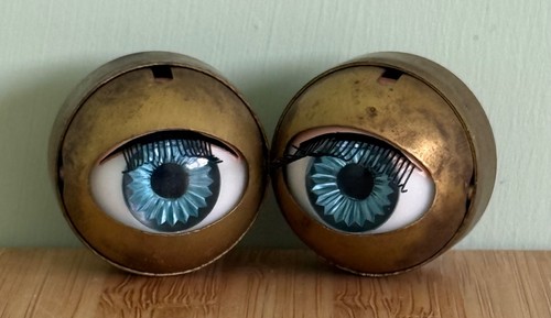 Vintage blinking pair - blinking, of
