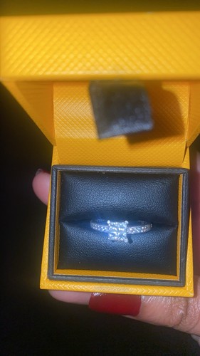 9ct white gold square halo - 9ct,