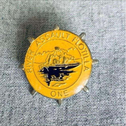 Pin badge 32051 military - badge, us
