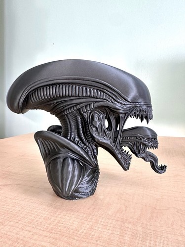 Xenomorph bust inches - 9,