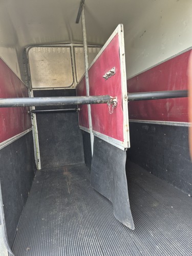 Stall horse trailer - stall,