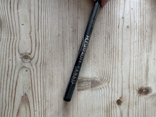 Huda beauty black - ,