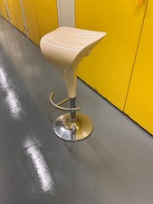 Retro Modern Adjustable Swivelling Bar Stool 