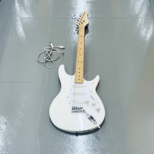 Behringer iAxe 393 Stratocaster Style Electric Guitar White with USB Interface