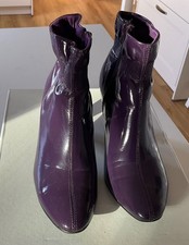 Lotus ankle boot with heel