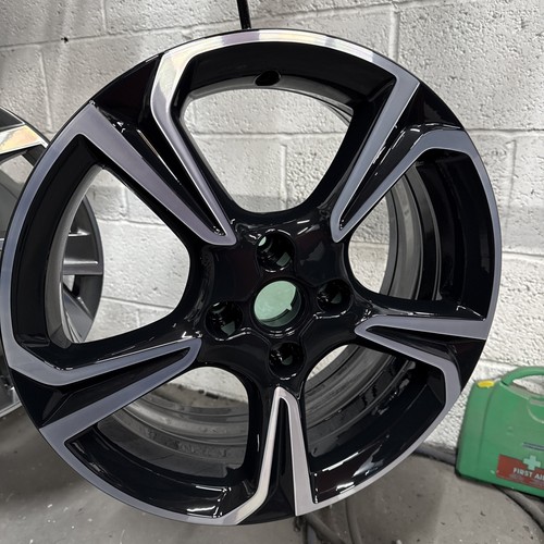 Vauxhall corsa sri black - 17",