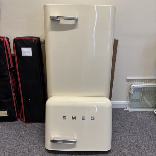Smeg fridge freezer door - smeg,