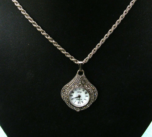 Elegant lady small pendant - lady's,