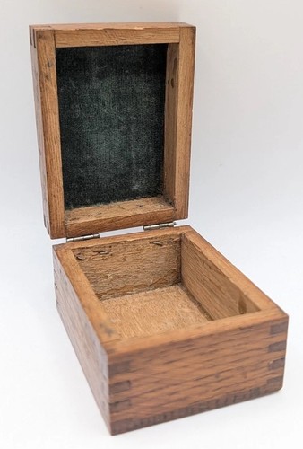 Antique dovetailed oak trinket - dovetailed,