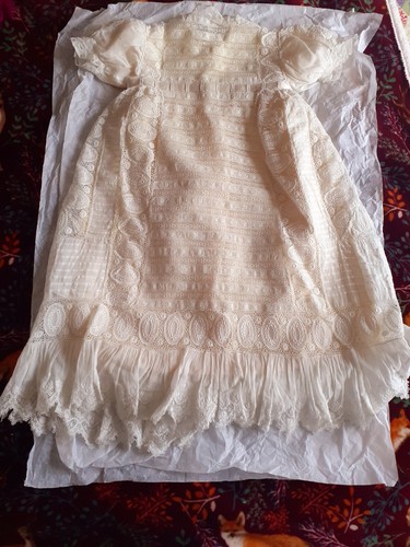 Luxurious fine lace