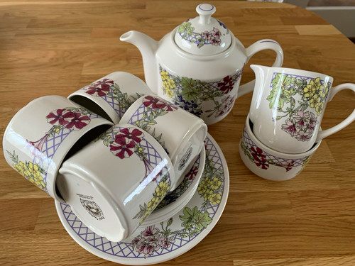 Ringtons wade pottery - wade, floral