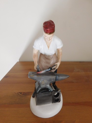 Royal doulton figurine - royal,