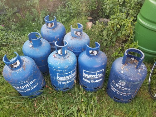Various gas bottles empty - ,