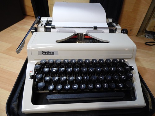 Erica mod 105 typewriter - 105,