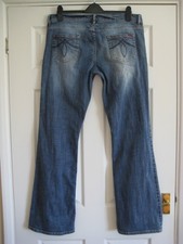 Y2K Early 2000`s Vintage Oasis