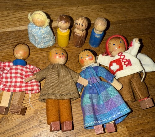 Vintage wooden dolls house - dolls,