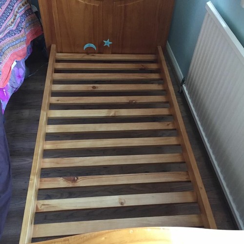 Child cot bed - in, good