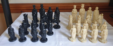 VINTAGE ROXY MEDIEVAL CHESS SET, WEIGHTED PLASTIC PIECES