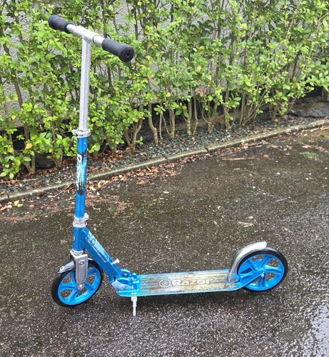 Razor wheeled scooter - a5,