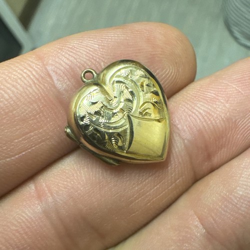 Vtg gold heart shaped engraved - vtg,