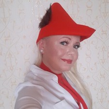 Red pointed medieval archer hat Robin Hood peasant fancy dress costume