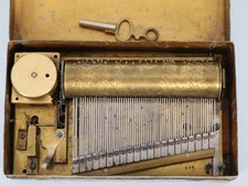EARLY MINIATURE CYLINDER MUSIC BOX sectional comb BEAUTIFUL SOUND tabatieres