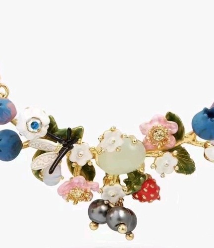 Les nereides berry and flower - berry,