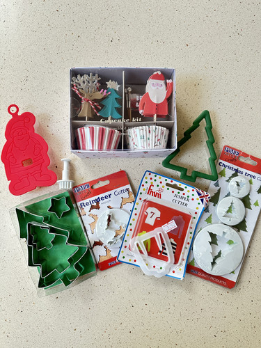 Christmas cake and - , cookie