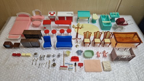 Vintage 1960 doll house - 1960's,