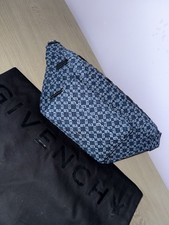 GIVENCHY ESSENTIAL U BUMBAG