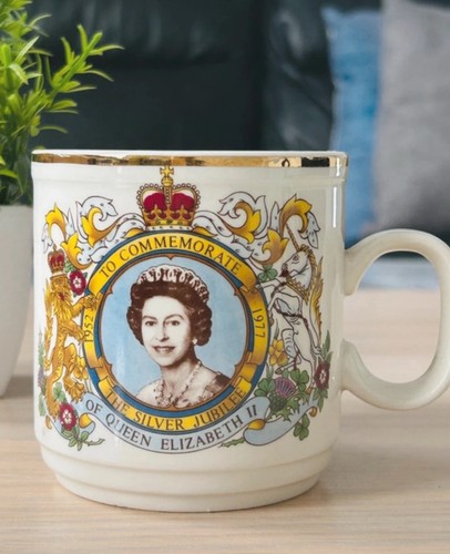 Vintage 1977 queen elizabeth - vintage,